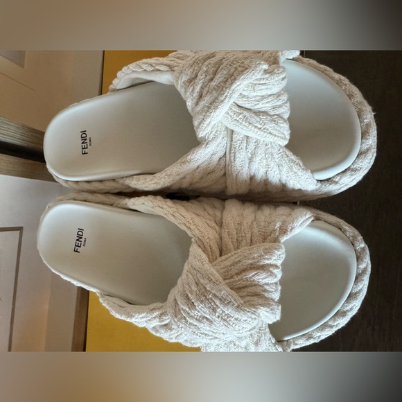 FENDI Feel Knot Slide Sandal. WOMENS. NEW IN BOX 7.5. /37.5. Authentic - Picture 8 of 16